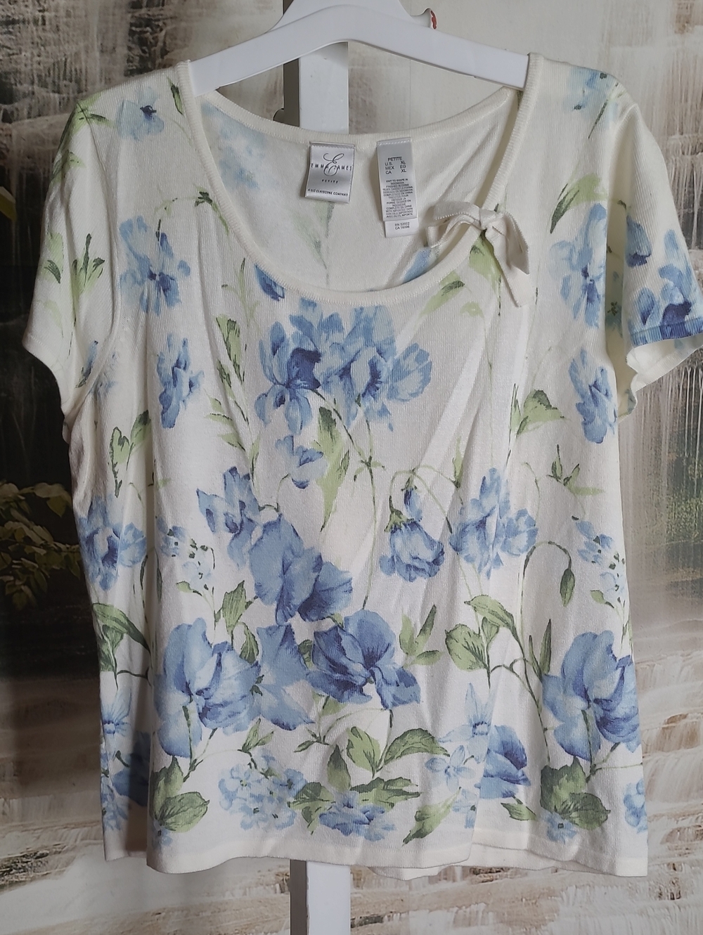 Emma James Women XL Petite Acrylic Cream Sweater Top Blue Floral and Bow Accent